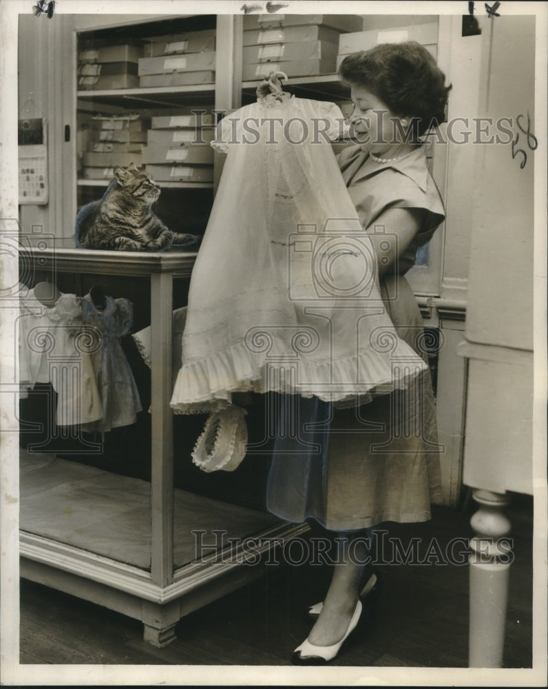 Load image into Gallery viewer, 1959 Press Photo Miss Rose Devlin, hangs a dress, Madame Rapho's, New Orleans
