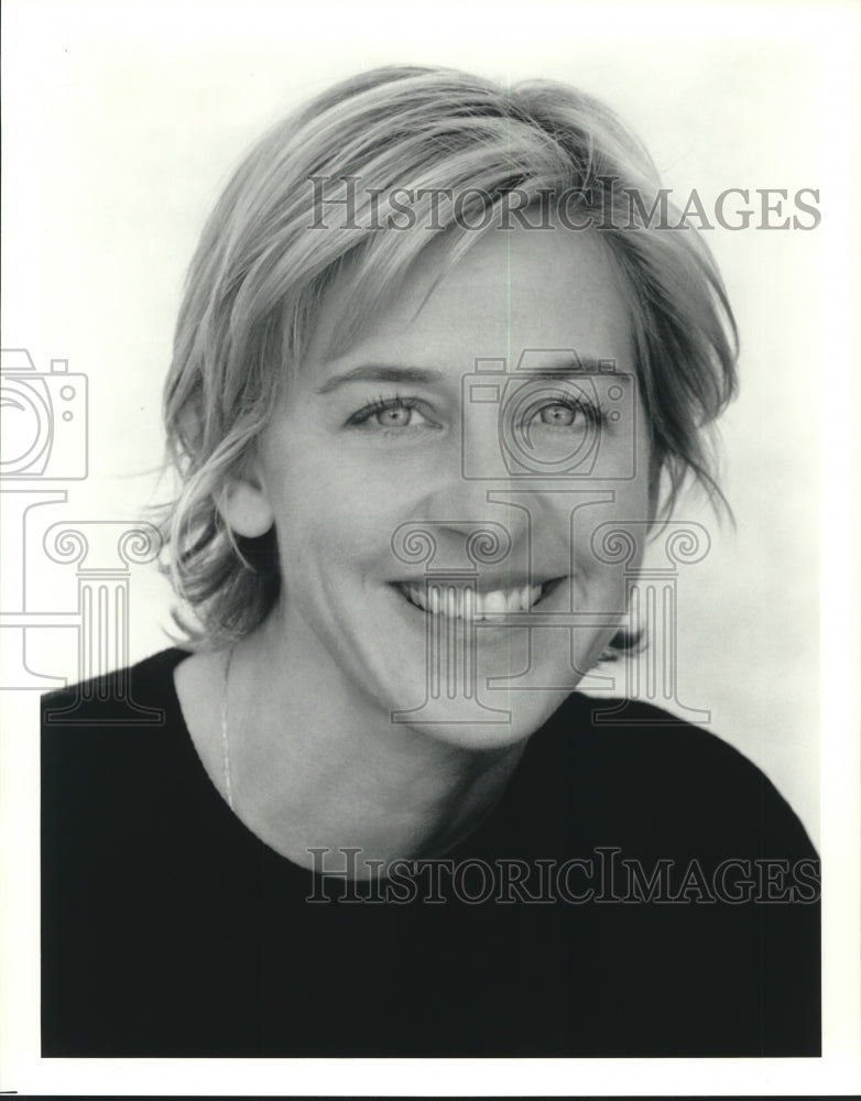 2000 Press Photo Ellen DeGeneres, in a black sweater - nox15903