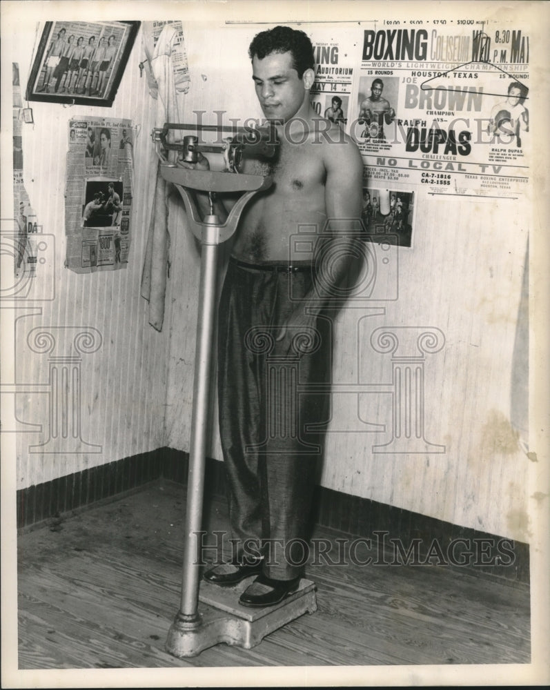 Press Photo Boxer Ralph Dupas Weighing on Scale at 153 - nox15967- Historic Images