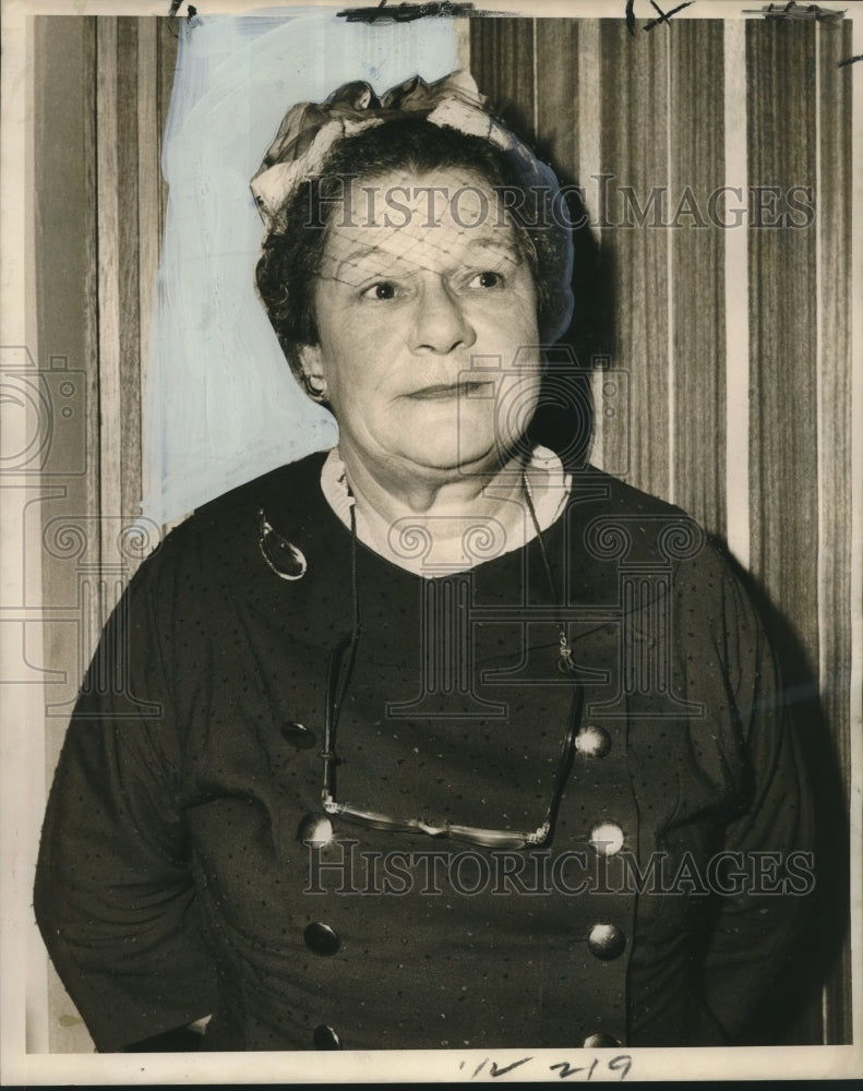 1962 Press Photo Mrs. J.R. Dardeene, New Orleans Better Films Club - nox16070
