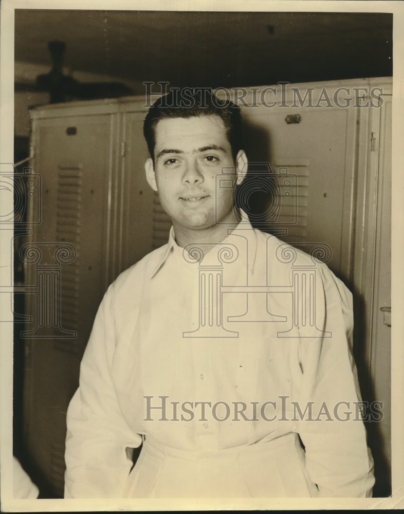 Load image into Gallery viewer, 1938 Press Photo Vincent Diantoni, Former Golf Champion - nox16122

