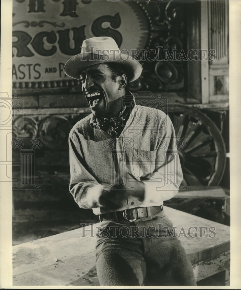1961 Press Photo Sammy Davis, Jr., "Coals of Fire" - nox16326