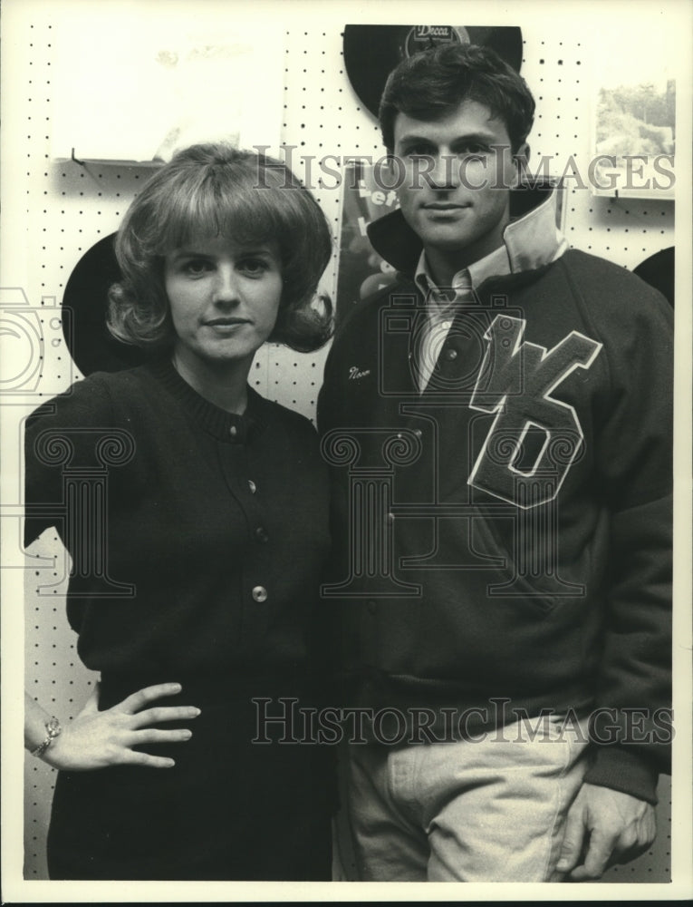 1988 Press Photo Tim Daly and Eve Gordon, &quot;Almost Grown&quot; - nox16353