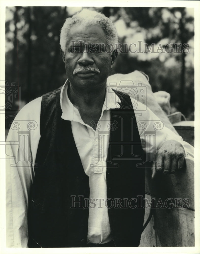 1993 Press Photo Ossie Davis as Parson Dick in "Queen" - nox16384