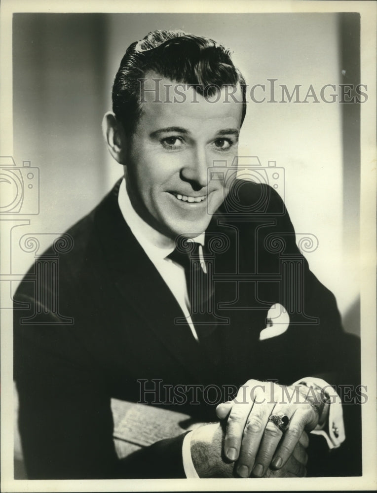 Load image into Gallery viewer, 1964 Press Photo Dennis Day of "The Hollywood Palace" - nox16391
