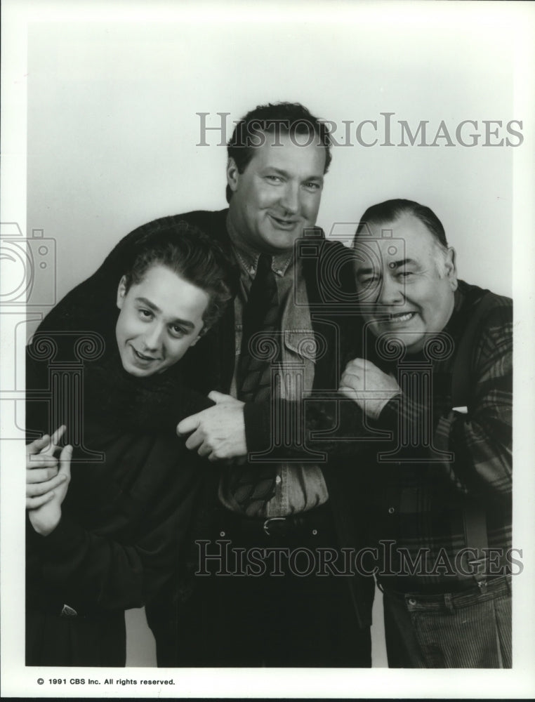 Load image into Gallery viewer, 1991 Press Photo Randy Quaid, Jonathan Winters, Vonni Ribisi in Davis Rules Show
