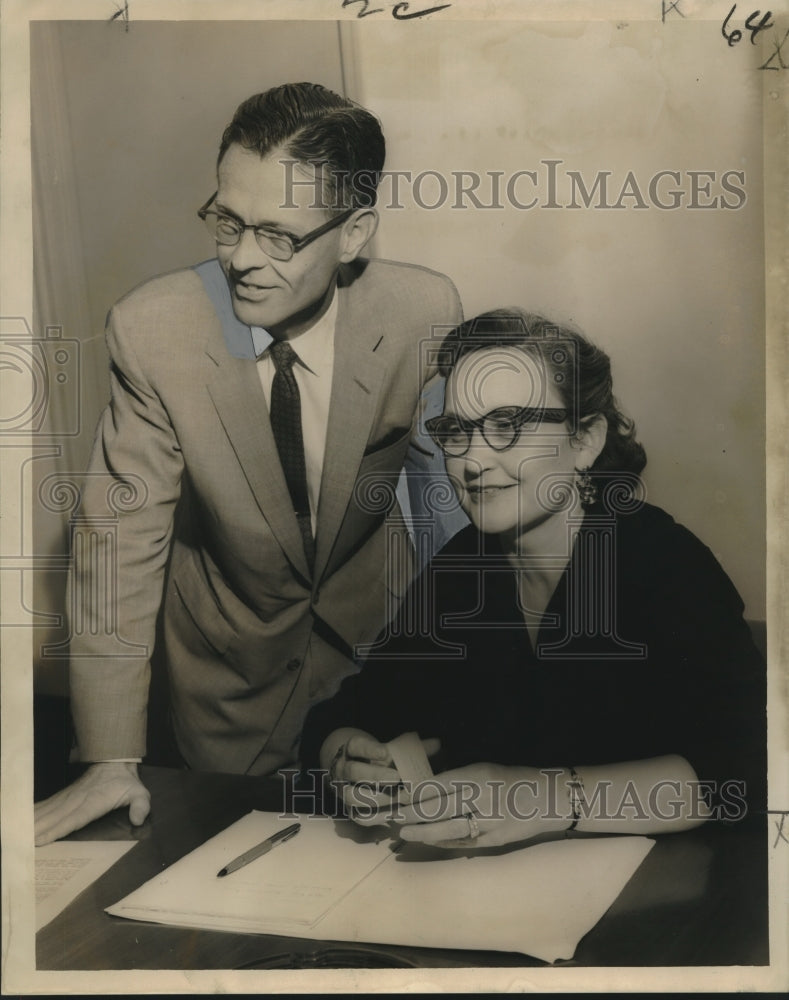 1959 Press Photo Postmaster Mrs. Hannah J. Cunningham &amp; Earl D. Sharer