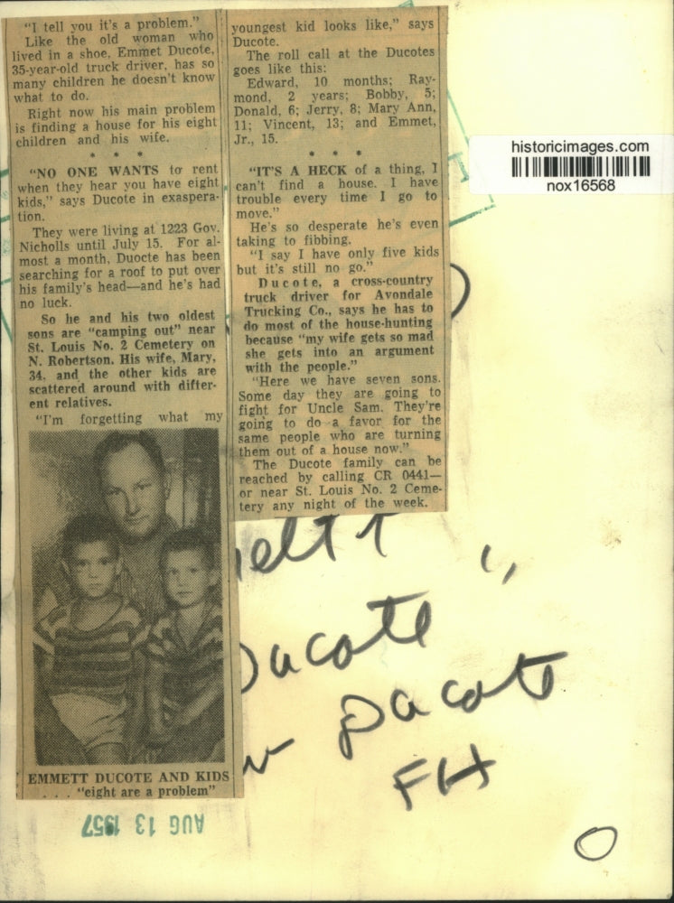 1957 Press Photo 35-Year-Old Truck Driver Emmett Ducote &amp; 2 of his 8 Children
