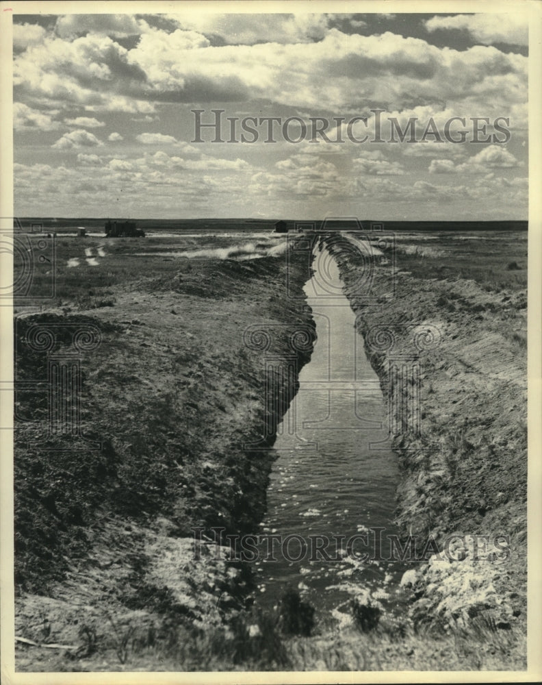 1965 Press Photo Surplus Irrigation Water Diverted to Louisiana Lakes for Ducks