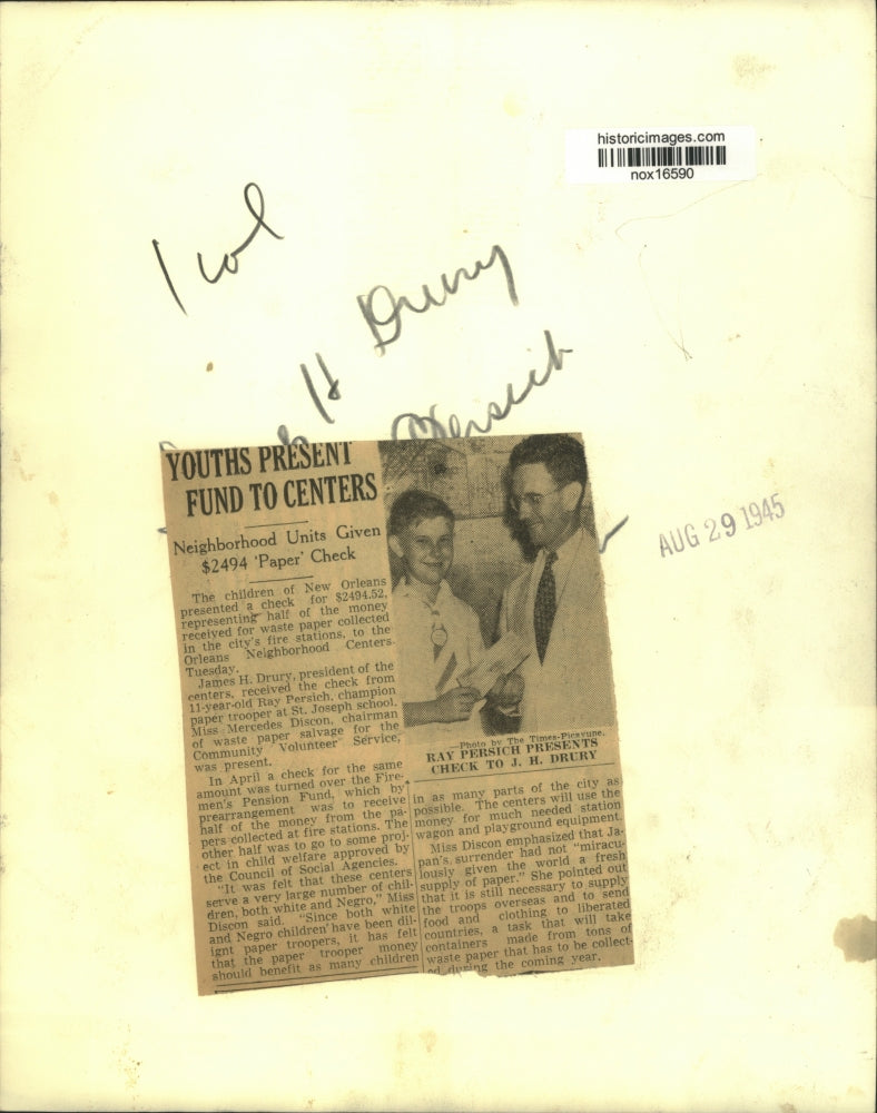 1945 Press Photo Children of New Orleans Presenting Check to Neighborhood Center
