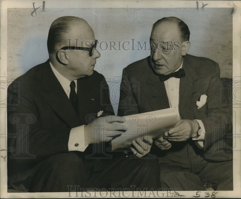 Load image into Gallery viewer, 1957 Press Photo Baron Moens de Dernig and Charles Leonard discuss Worlds Fair
