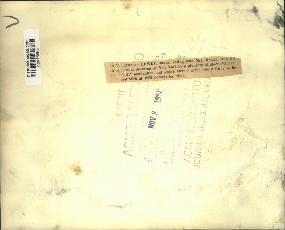 1950 Press Photo Governor Thomas Dewey, shown voting with Mrs. Dewey Voting