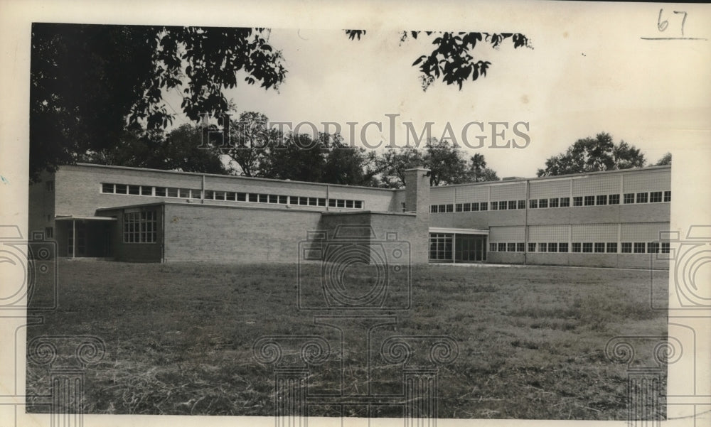 1952 Press Photo De La Salle High School, Exterior View in Louisiana - nox16813