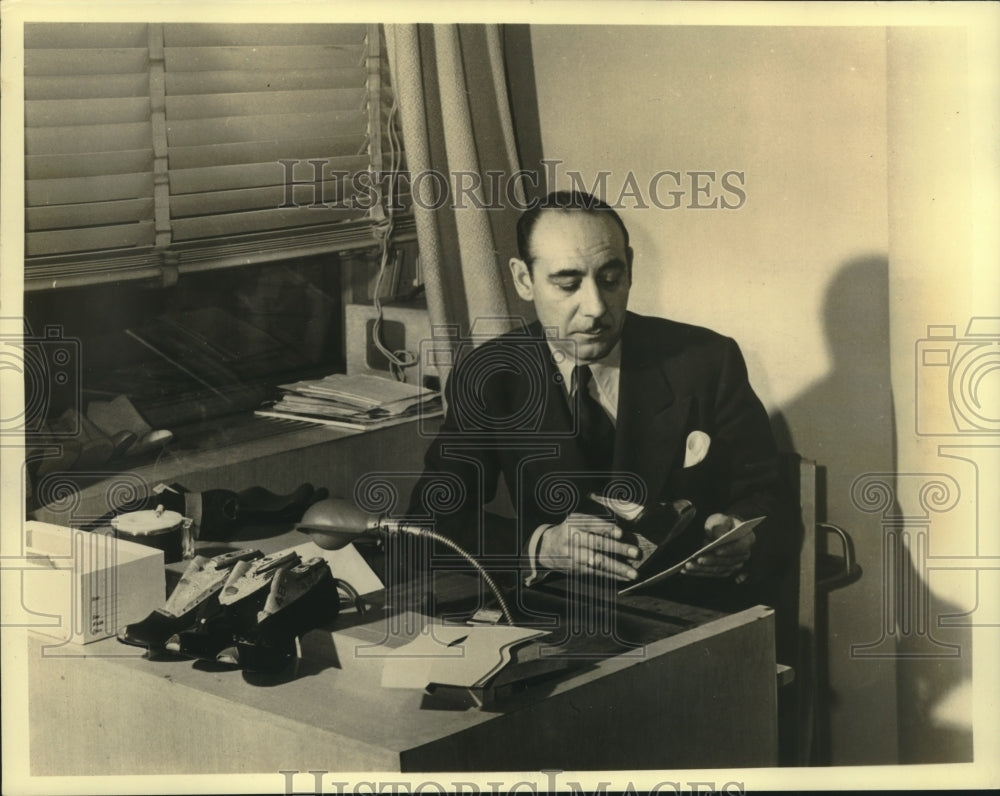 1940 Press Photo Designer Vincent De Liso - nox16820