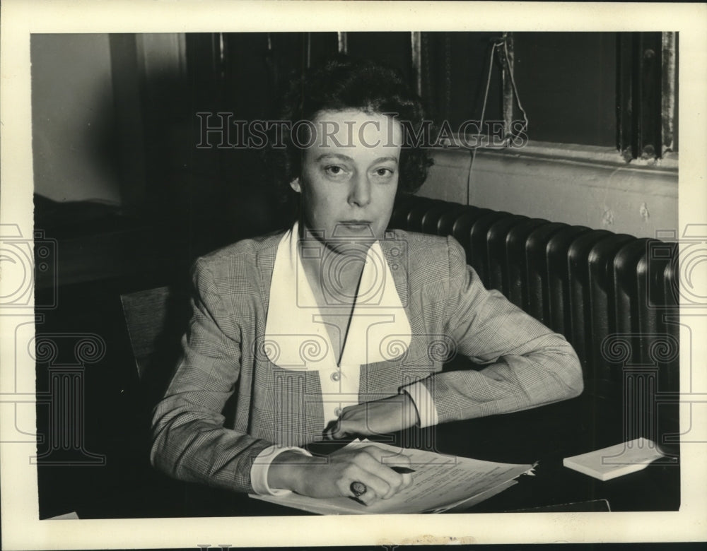 1941 Press Photo Public Relations Bureau Editor Mrs. Louise Daniels - nox16892