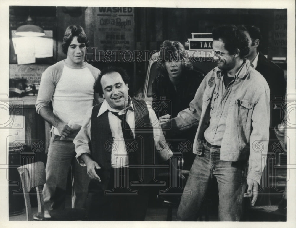 1979 Press Photo Dannie De Vito & other stars of "Taxi" on ABC/TV - nox17041