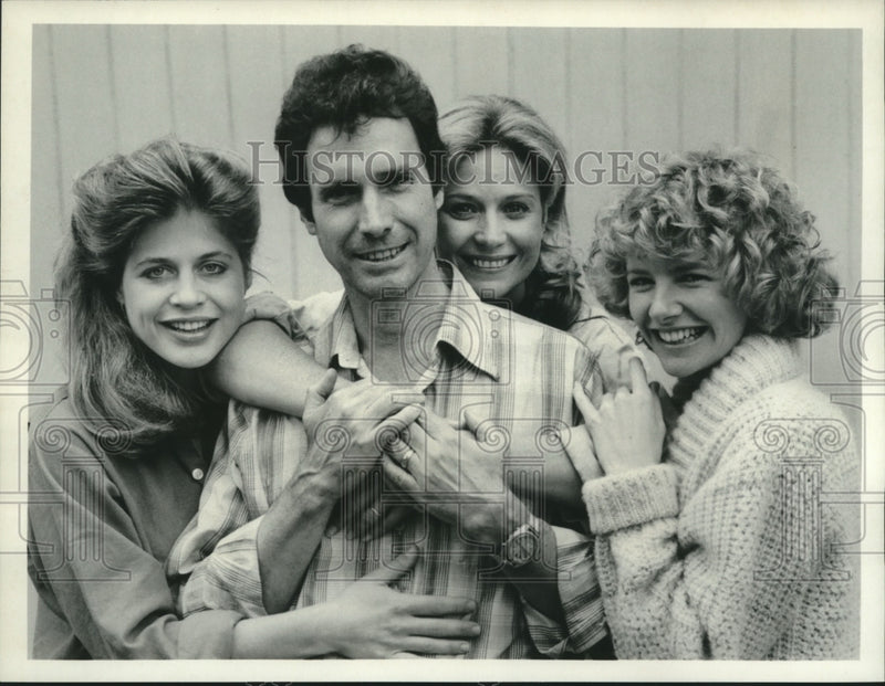 Load image into Gallery viewer, 1982 Press Photo Bradford Dillman &amp; others star in "King's Crossing" on ABC
