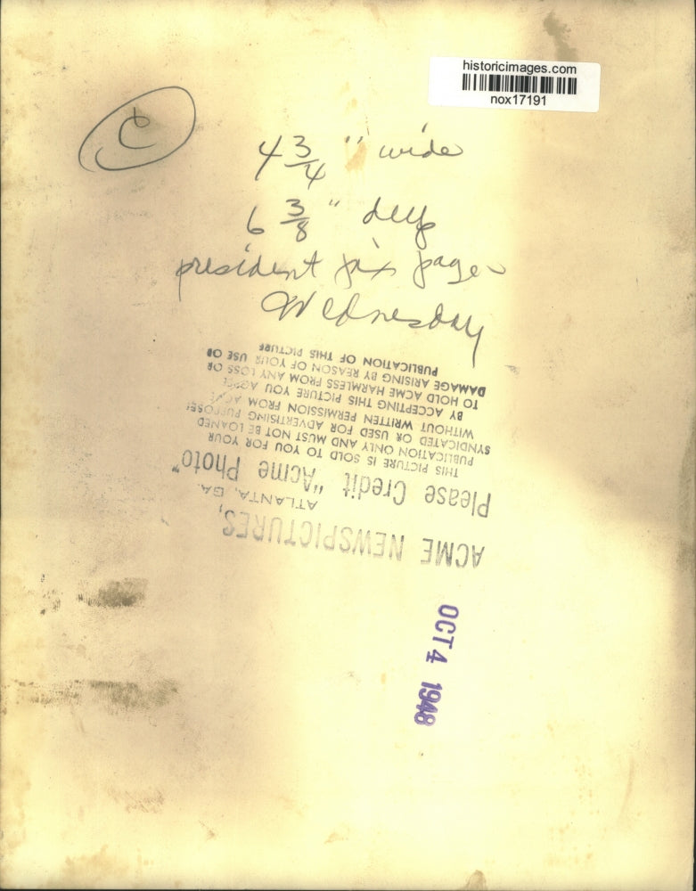 1948 Press Photo J. P. Gregory of Helena holds daughter for Governor Dewey