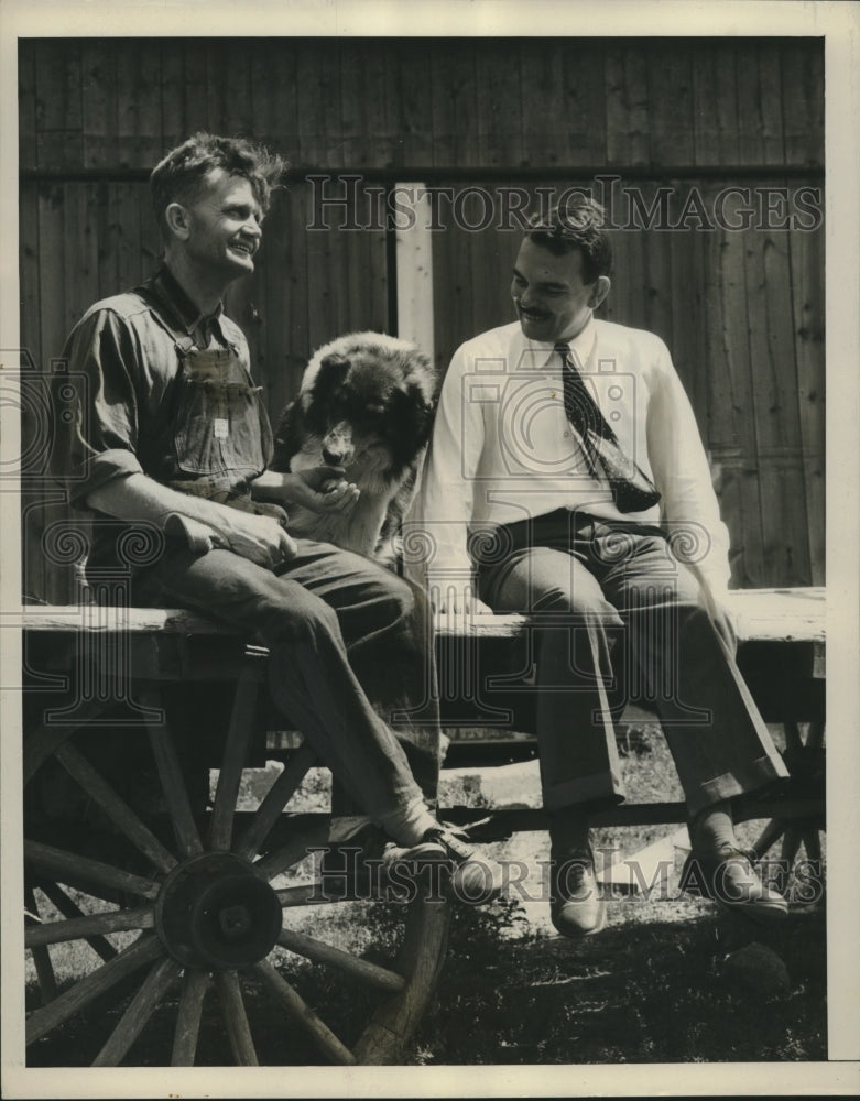 Load image into Gallery viewer, 1929 Press Photo Thomas E. Dewey with Earl Putnam, former Farm Employee
