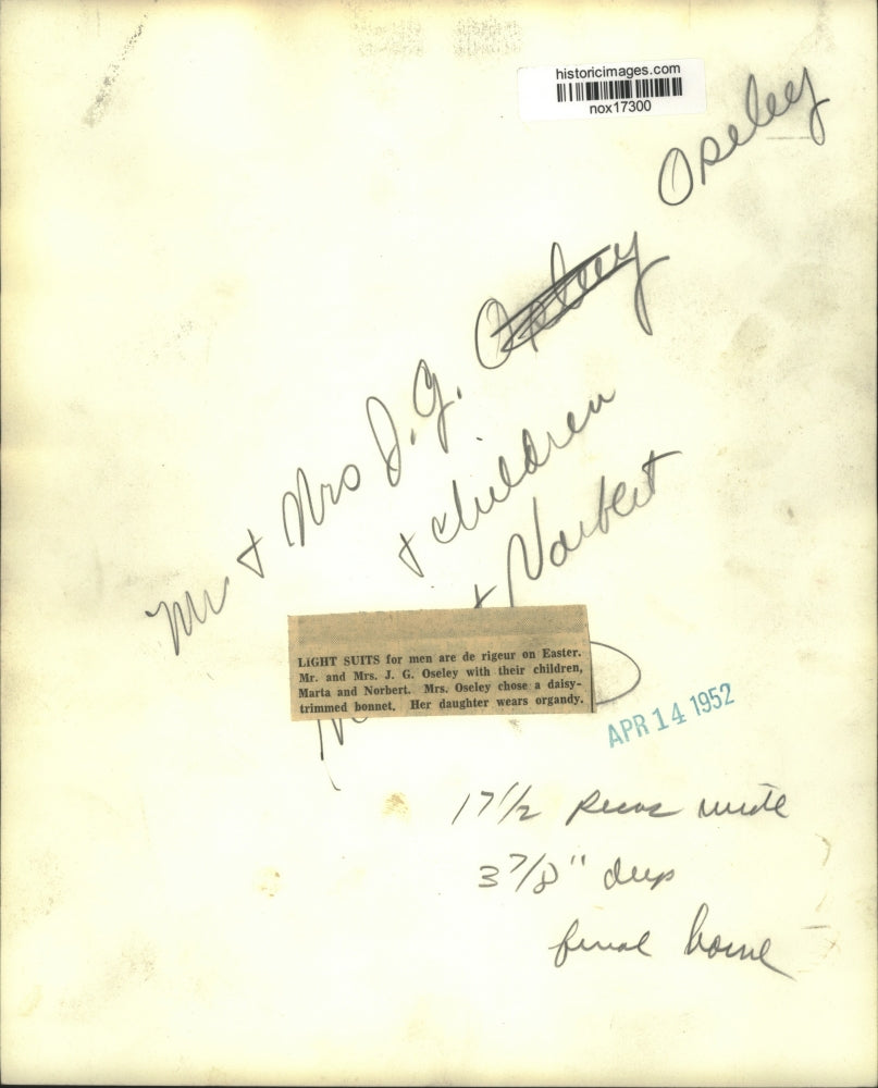 1952 Press Photo Family wearing their Easter finiest for Church Service