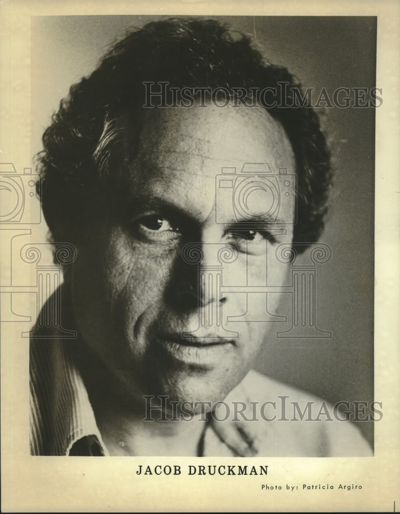Load image into Gallery viewer, 1988 Press Photo Jacob Druckman, 1977 Pulitzer Prize Winner - nox17371
