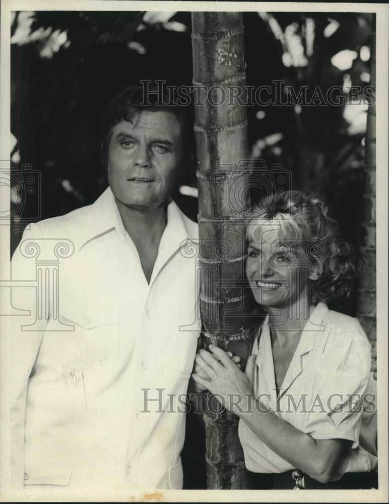 1979 Press Photo Actress Sharon Farrell poses with actor Jack Lord - nox17656