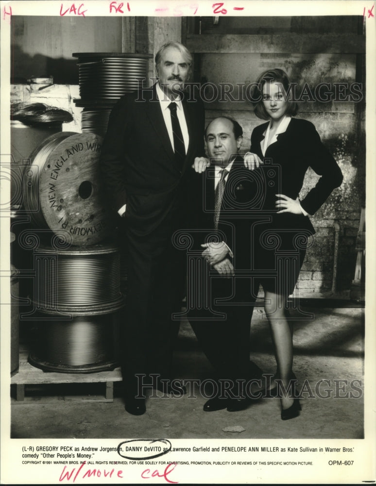 1991 Press Photo Gregory Peck, Danny DeVito, Penelope Ann Miller in Movie- Historic Images