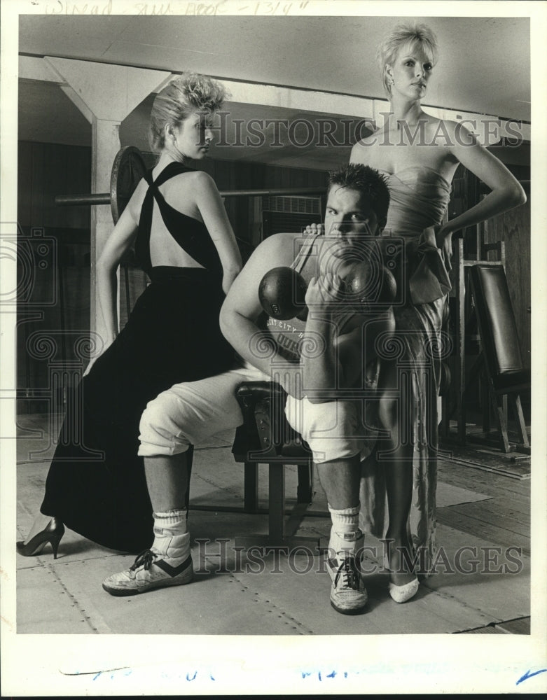 1986 Press Photo Brent David, designer, and models. - nox17833