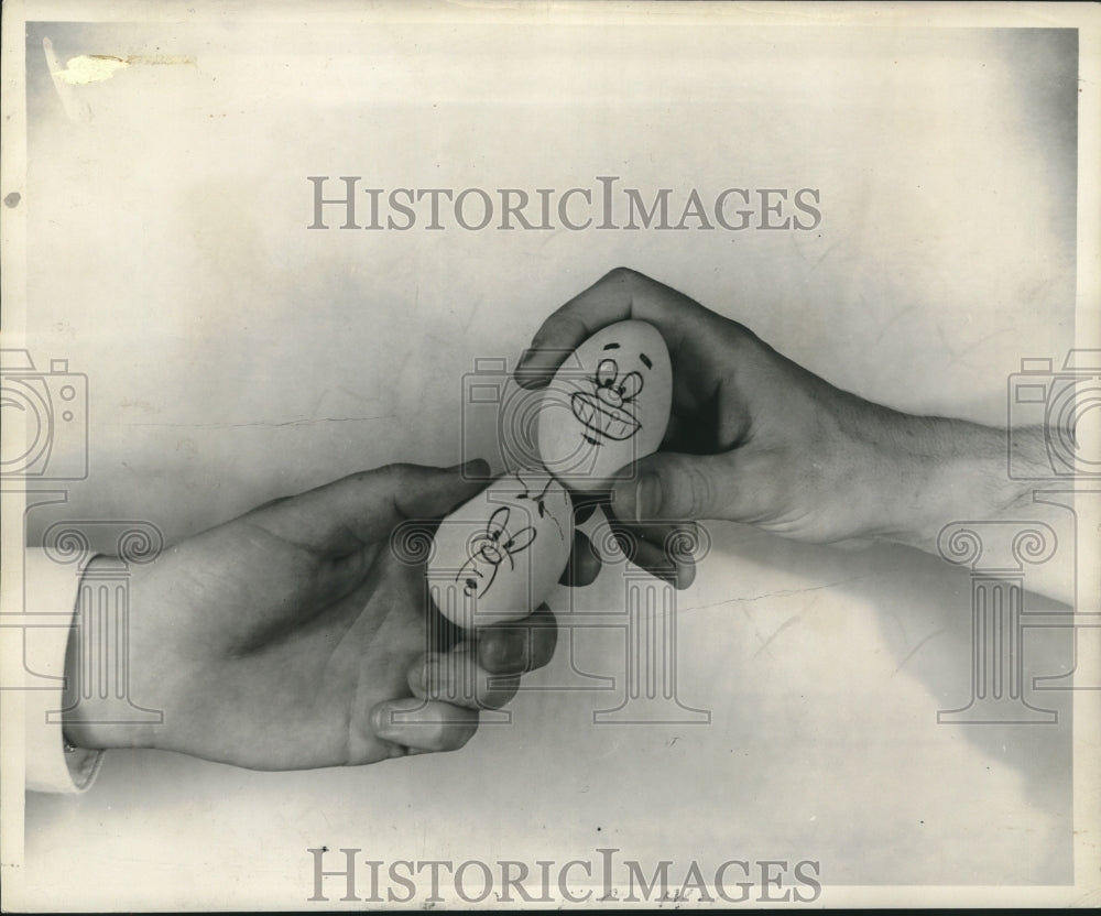 1956 Press Photo Hard Boiled Eggs with Faces Drawn on Them for Game - nox17985