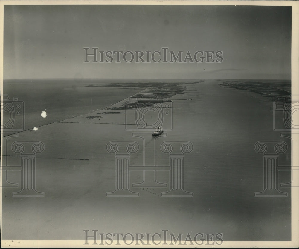 Press Photo Aerial View of Eads Jetties with Fishing Boat - nox18093