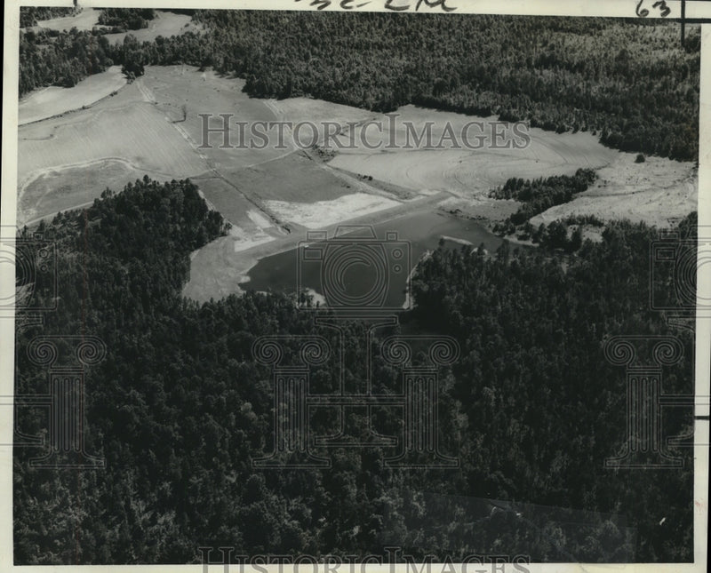 Load image into Gallery viewer, 1961 Press Photo Four dams hold back Ellison Creek waters. - nox18112
