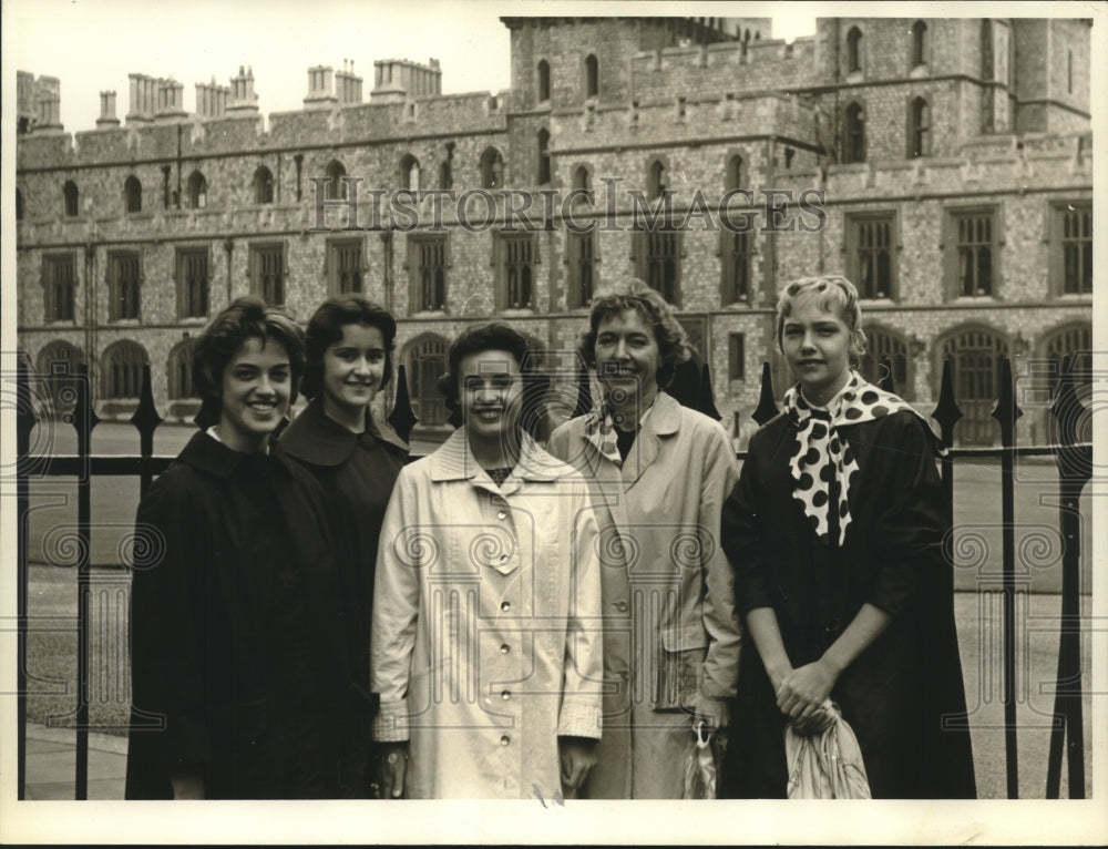 1960 Press Photo New Orleans Women in Britain at Windsor Castle in London