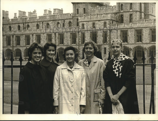 1960 Press Photo New Orleans Women in Britain at Windsor Castle in London