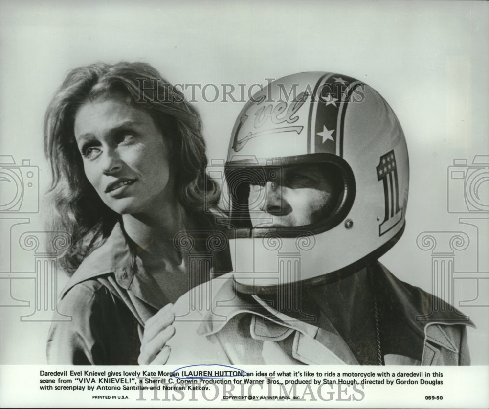 1977 Press Photo Evel Knievel &amp; Lauren Hutton in scene from &quot;Viva Knievel!&quot;- Historic Images