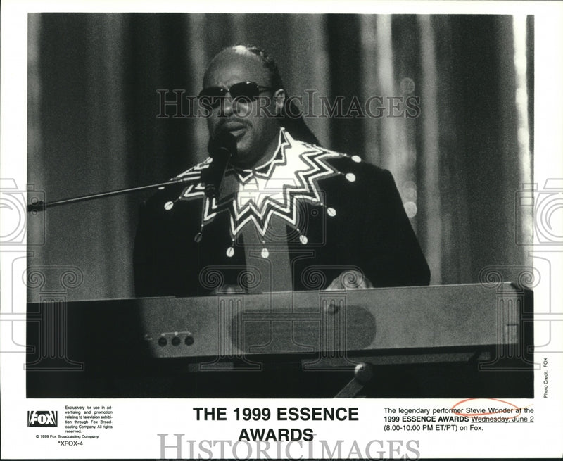 Load image into Gallery viewer, 1999 Press Photo Stevie Wonder honored at the 1999 Essence Awards, FOX
