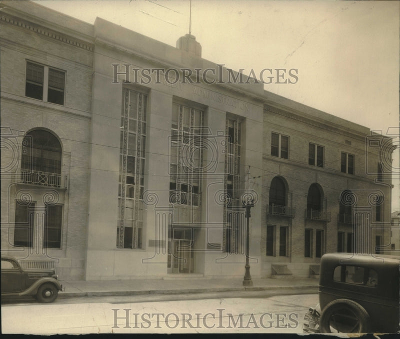 Load image into Gallery viewer, 1937 Press Photo Federal Farm Credit Agency located in Federal Land Bank, LA
