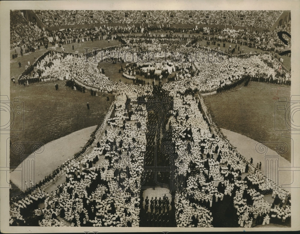 1935 Press Photo Eucharistic Congress-View of Cleveland stadium human monstrance