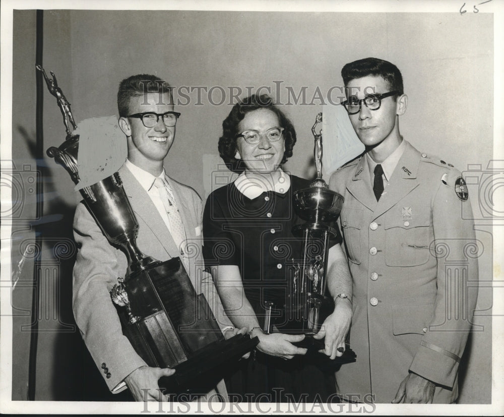 1957 Press Photo Top award winners at Loyola University's annual Award Day.