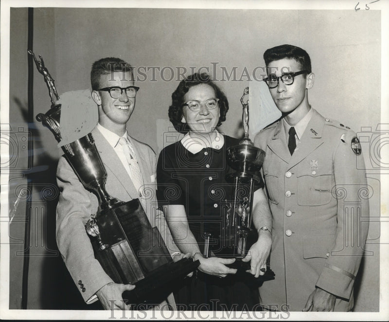 Load image into Gallery viewer, 1957 Press Photo Top award winners at Loyola University's annual Award Day.
