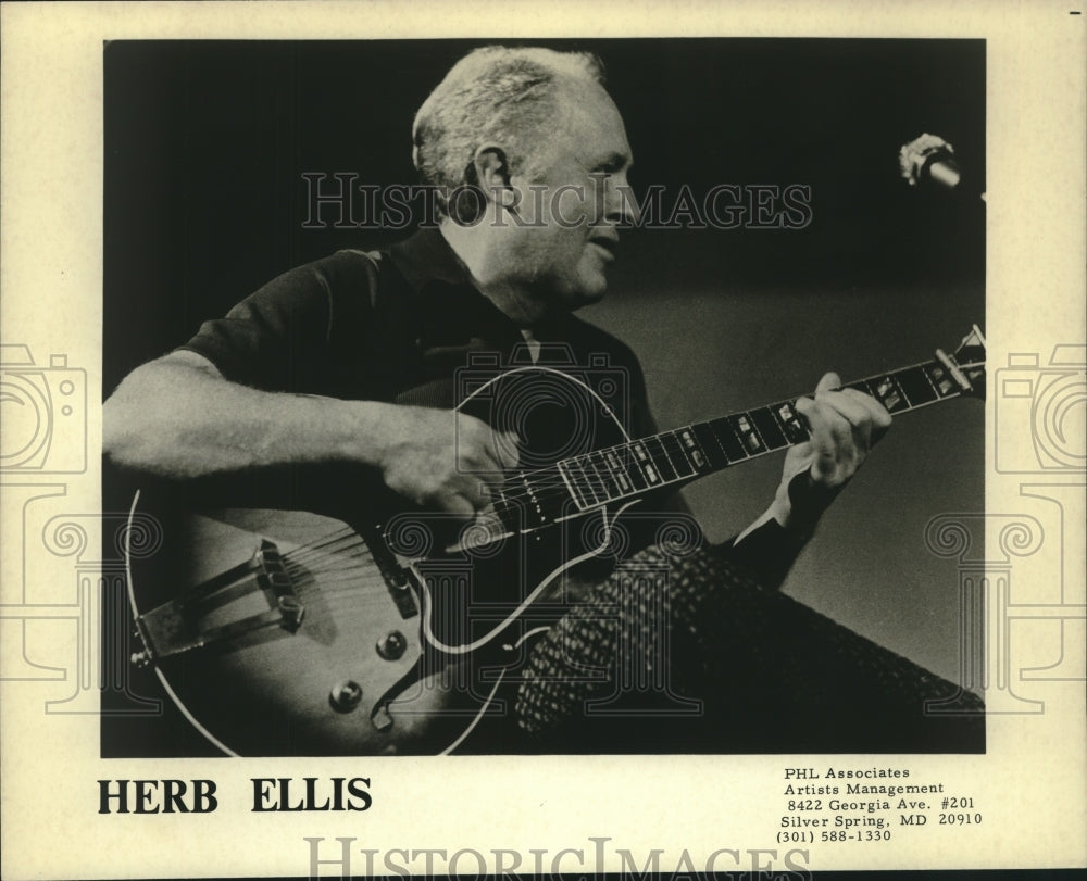 1978 Press Photo Herb Ellis, entertainer, plays guitar - nox18615