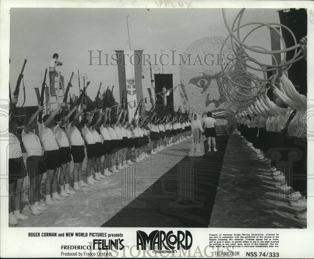 1975 Press Photo Federico Fellini in fantasy scene trip to past in 'Amarcord.'