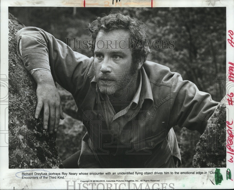 Load image into Gallery viewer, 1977 Press Photo Richard Dreyfuss stars in "Close Encounters of the Third Kind."
