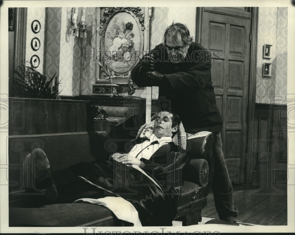 1979 Press Photo Jack Elam & Jonathan Goldsmith star in "Struck by Lightning."