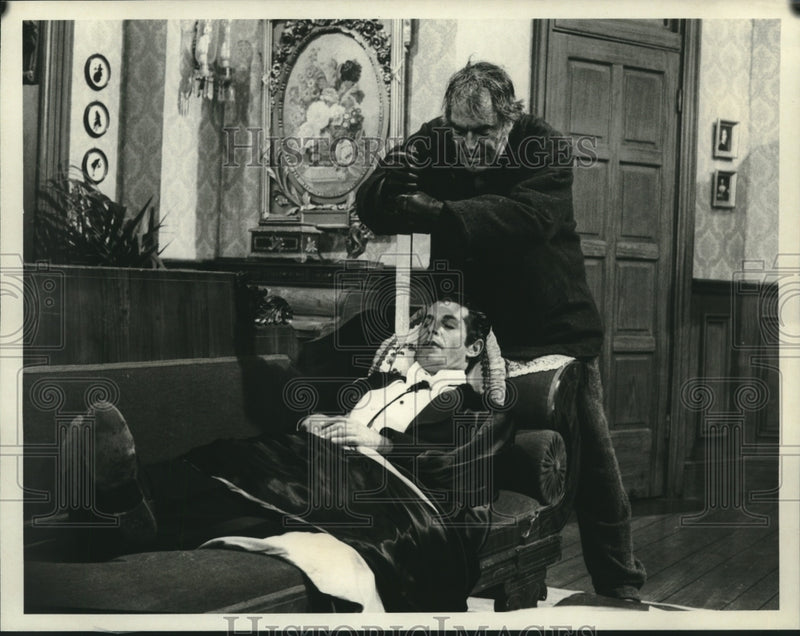 Load image into Gallery viewer, 1979 Press Photo Jack Elam &amp; Jonathan Goldsmith star in "Struck by Lightning."
