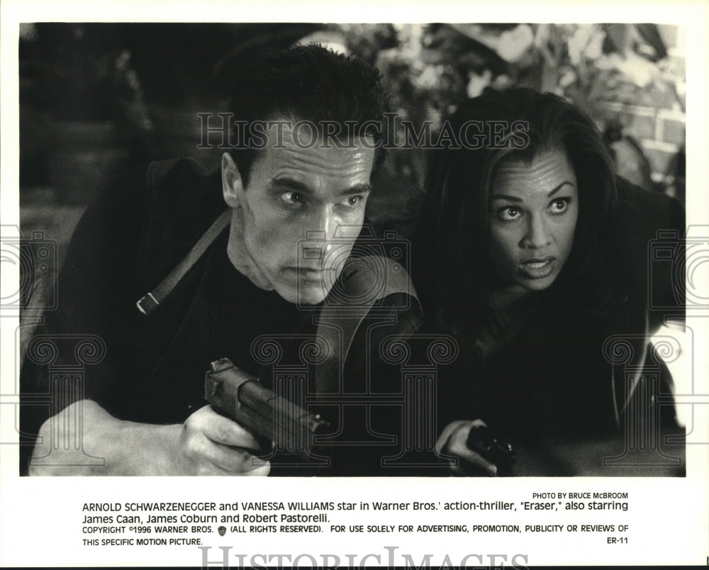 1996 Press Photo Arnold Schwarzenegger & Vanessa Williams in "Eraser."