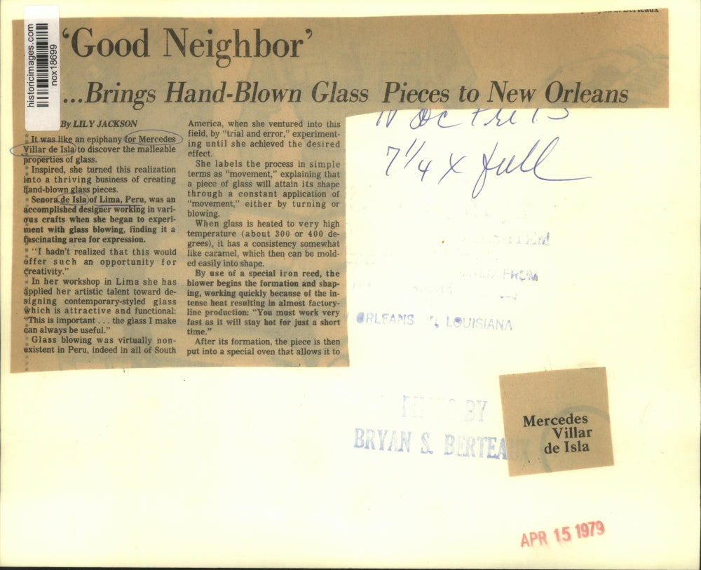 1979 Press Photo Mercedes Villar de Isla displays her hand-blown glass creations