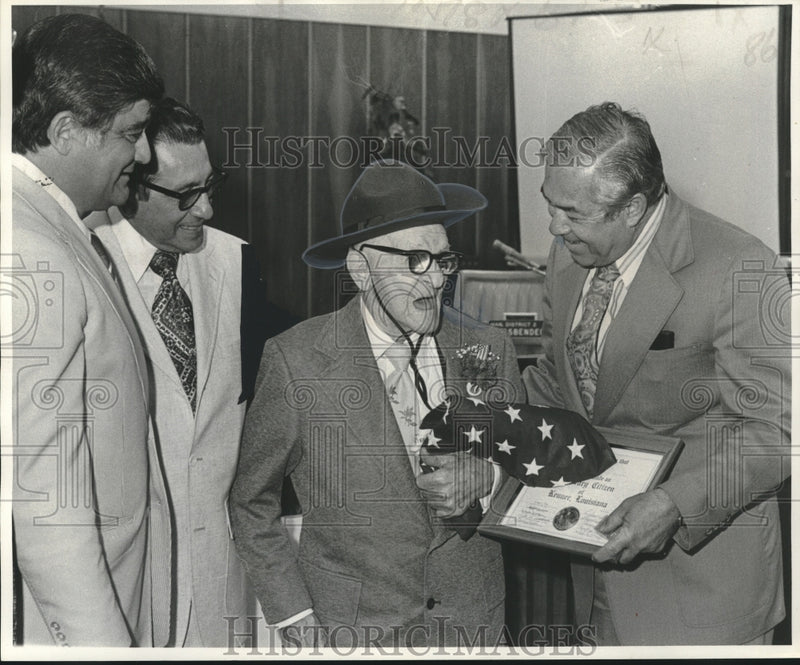 Load image into Gallery viewer, 1976 Press Photo Spanish-American War vet Anthony Denenca honored at reception
