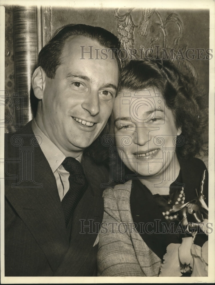 Load image into Gallery viewer, 1938 Press Photo Prince Louis Ferdinand &amp; Princess Kyra on their honeymoon
