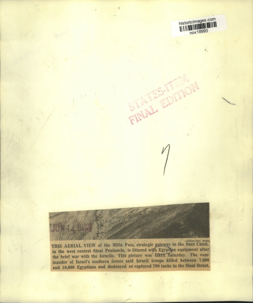 1971 Press Photo Aerial view of the Mitla Pass littered with Egyptian equipment