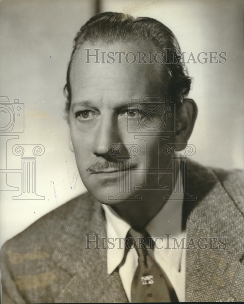 1951 Press Photo Melvyn Douglas leaves for New England to tour in a road show.